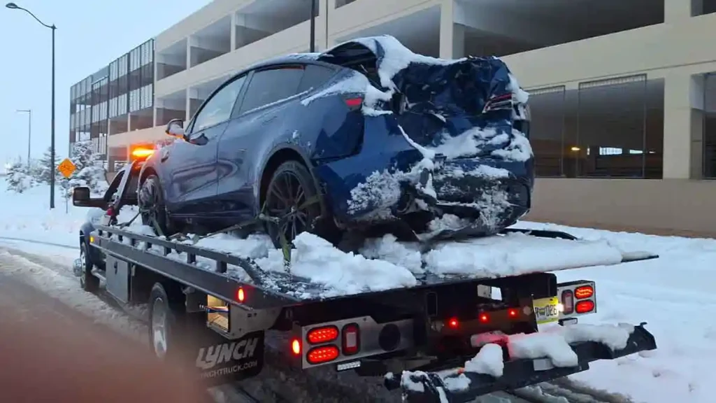 Towing company near me, Tow truck assisting stranded SUV driver on roadside near Morrison after sudden vehicle breakdown